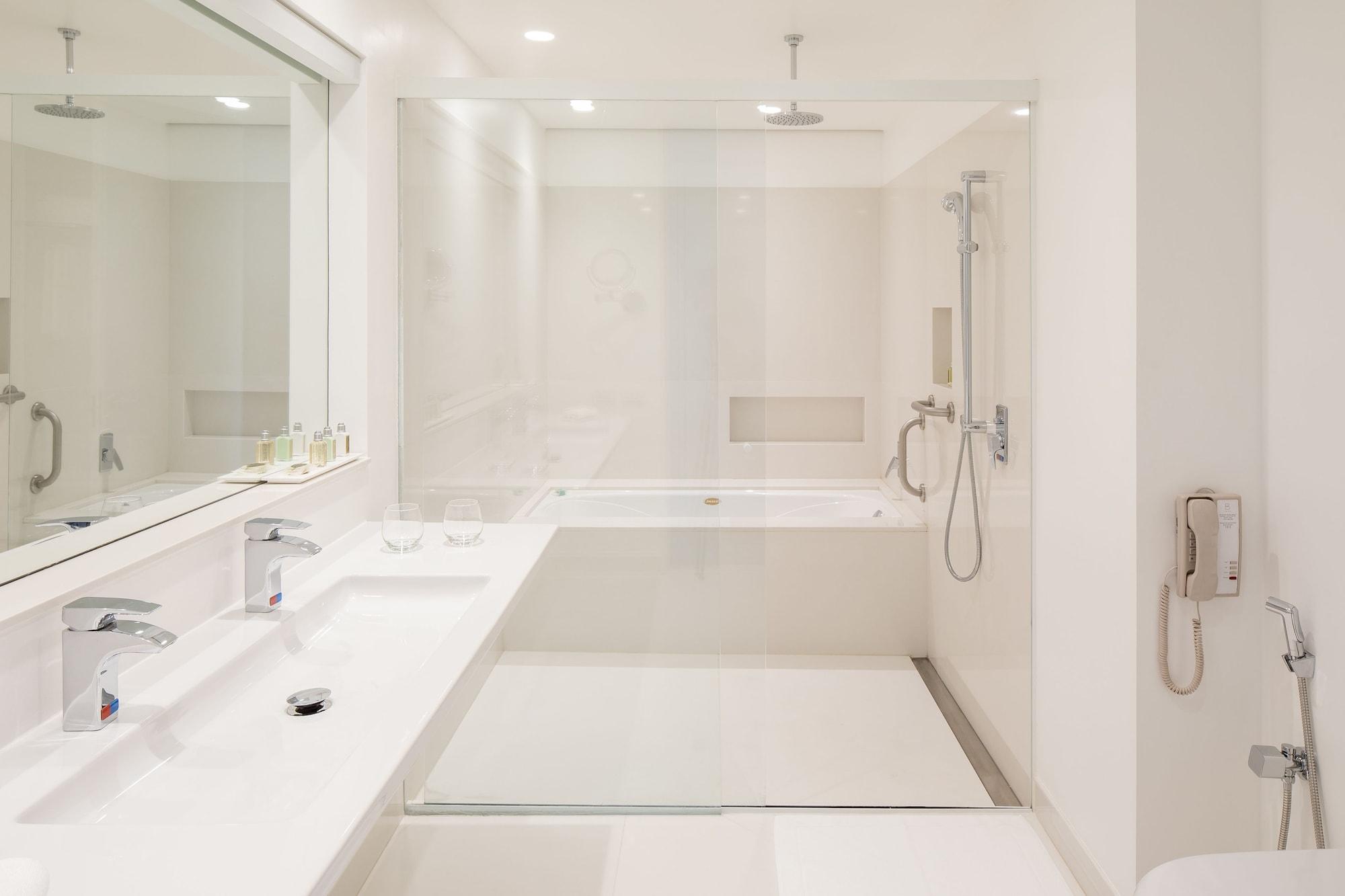 B Hotel Brasília Zewnętrze zdjęcie A wet room