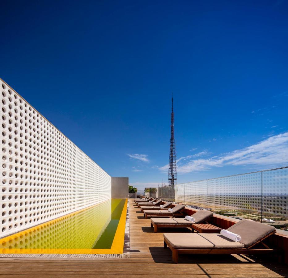B Hotel Brasília Zewnętrze zdjęcie The rooftop pool at the Hotel