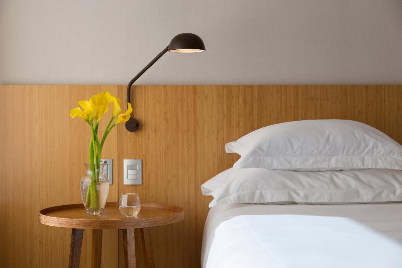 B Hotel Brasília Zewnętrze zdjęcie A wall-mounted lamp
